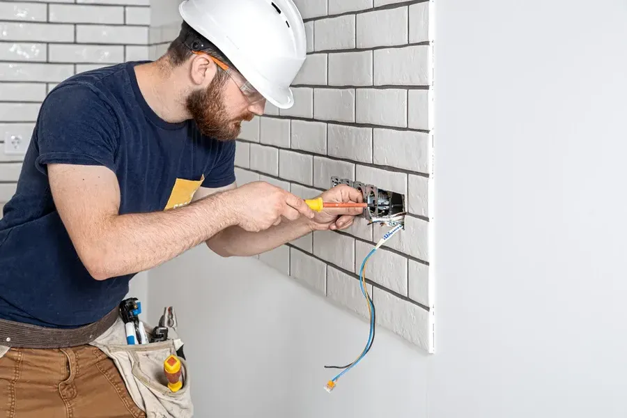 Choosing The Right Handyman For Electrical Troubleshooting in Whippany, NJ
